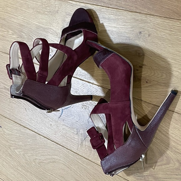 Calvin Klein - Picture 2 of 2